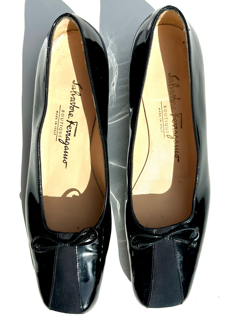 Salvatore Ferragamo Boutique Black Patent Leather Grosgrain Square Pumps Bow 8 B